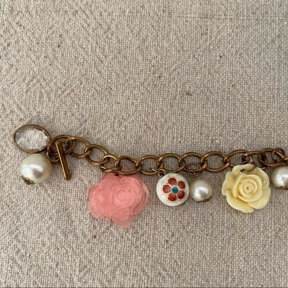 Vintage Romantic Feminine Charm Bracelet Gold Tone - Picture 7 of 10